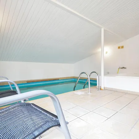 Cozy In With Outdoor Swimming Pool *