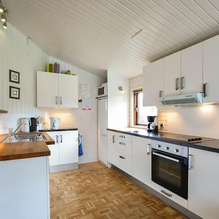 Cozy In With Outdoor Swimming Pool Holiday home